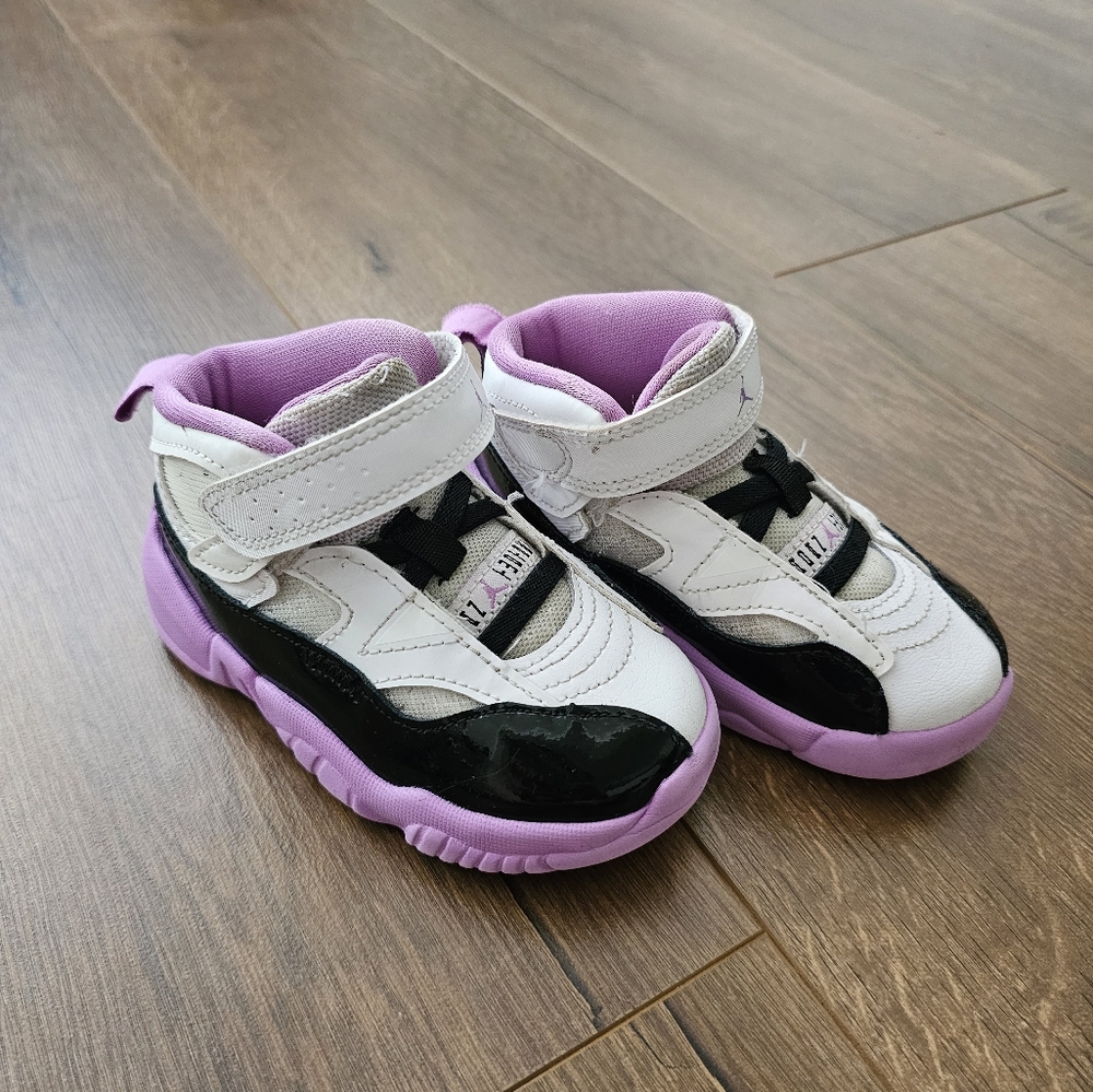 Toddler 7 Nike Jordans Jumpman white purple black high tops